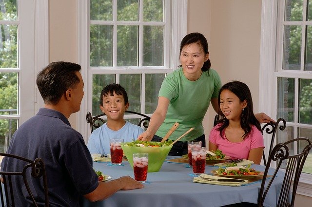 Read more about the article How to enjoy a fun family meal?